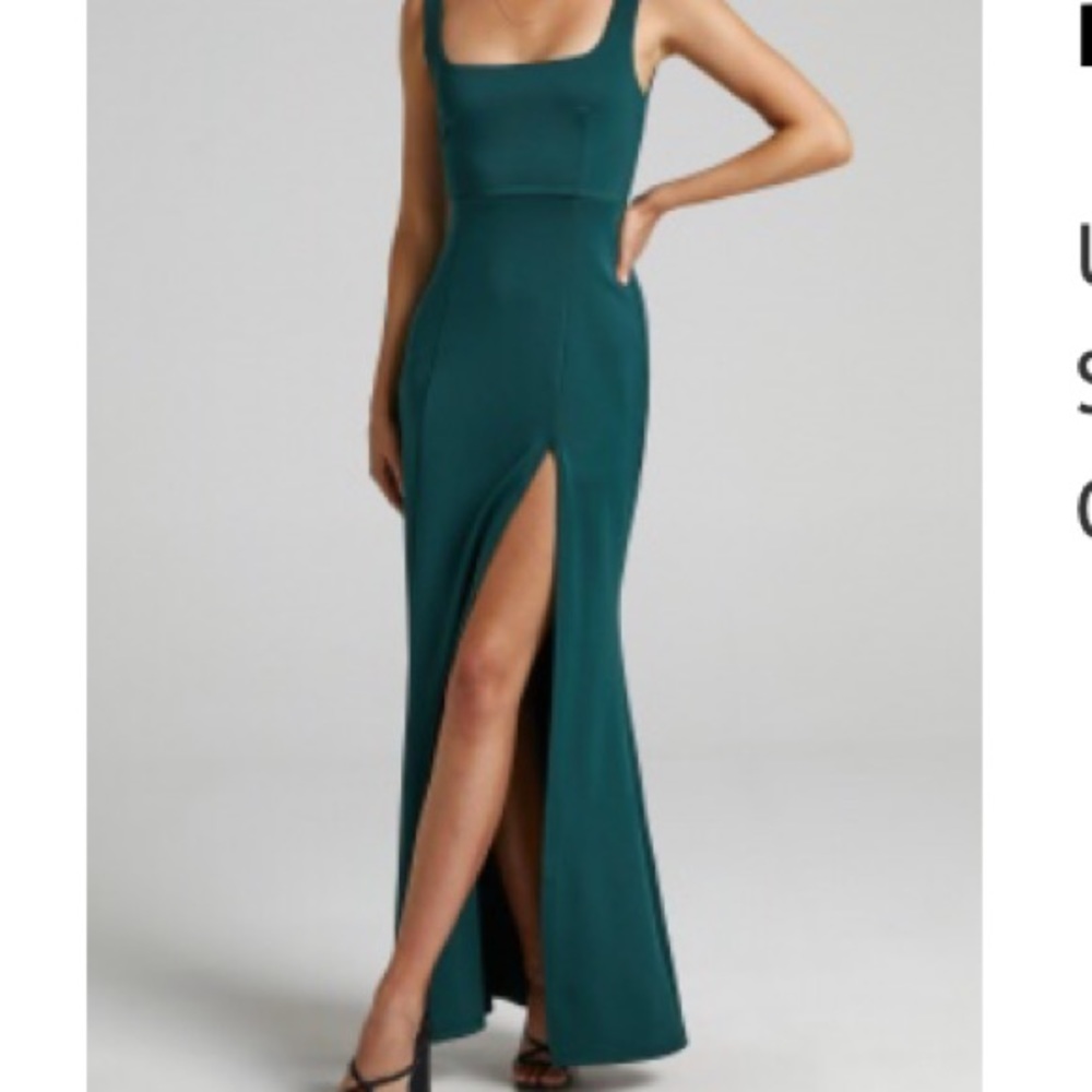 RAQUELLE SQUARE NECK THIGH SPLIT MAXI DRESS IN EMERALD